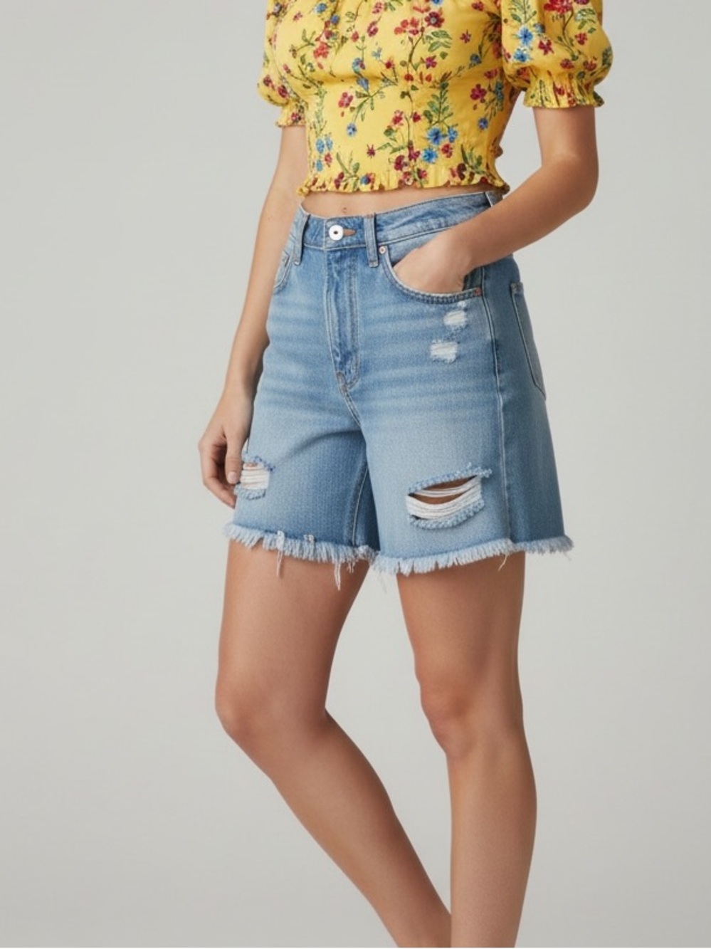 Madewell Distressed Relaxed Mid Length Denim Shorts Size 27